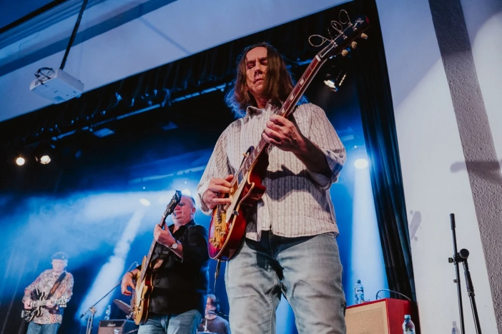 „Blues u kóz” zainaugurowany. Na scenie Maciej Lipina i Nocna Zmiana Bluesa / fot. Birdabo Studio