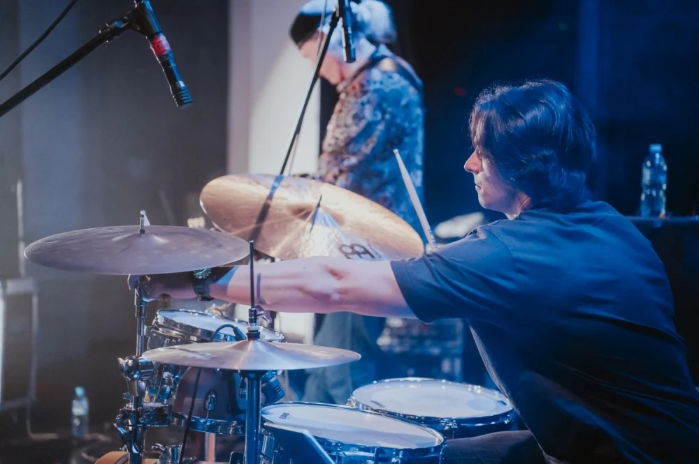 „Blues u kóz” zainaugurowany. Na scenie Maciej Lipina i Nocna Zmiana Bluesa / fot. Birdabo Studio