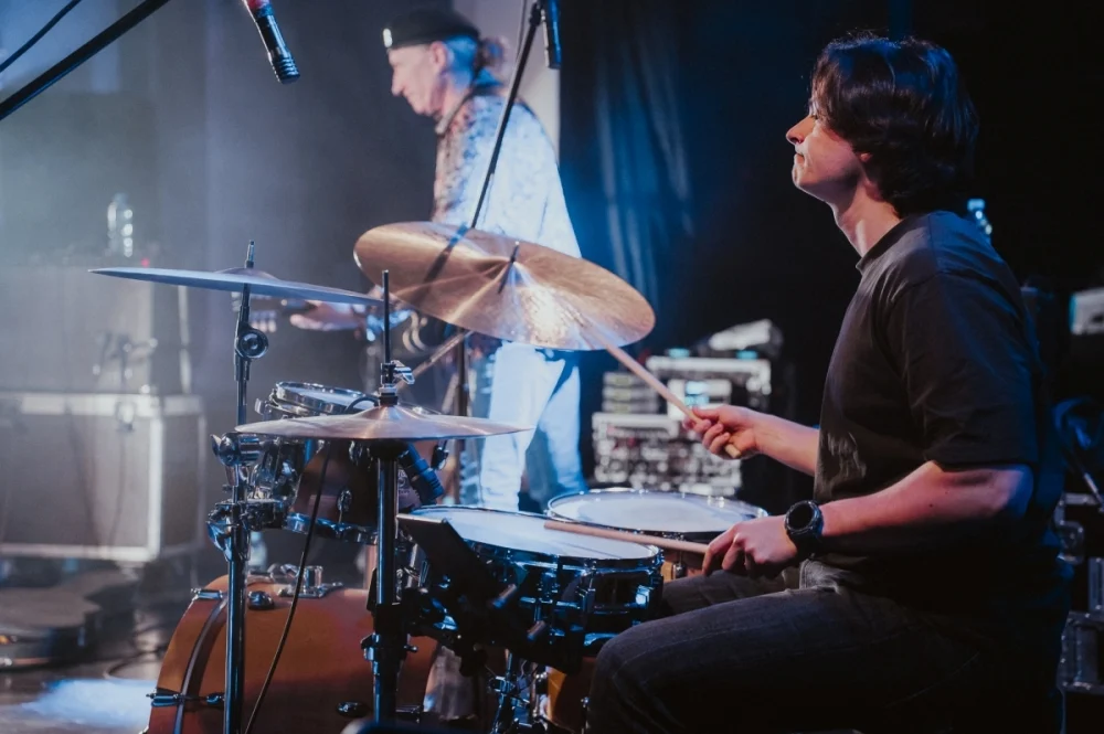 „Blues u kóz” zainaugurowany. Na scenie Maciej Lipina i Nocna Zmiana Bluesa / fot. Birdabo Studio