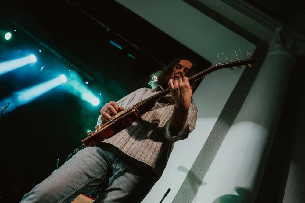 „Blues u kóz” zainaugurowany. Na scenie Maciej Lipina i Nocna Zmiana Bluesa / fot. Birdabo Studio