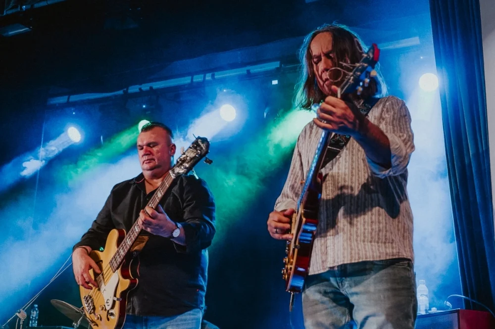 „Blues u kóz” zainaugurowany. Na scenie Maciej Lipina i Nocna Zmiana Bluesa / fot. Birdabo Studio