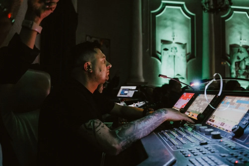 „Blues u kóz” zainaugurowany. Na scenie Maciej Lipina i Nocna Zmiana Bluesa / fot. Birdabo Studio