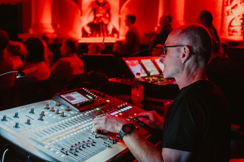 „Blues u kóz” zainaugurowany. Na scenie Maciej Lipina i Nocna Zmiana Bluesa / fot. Birdabo Studio