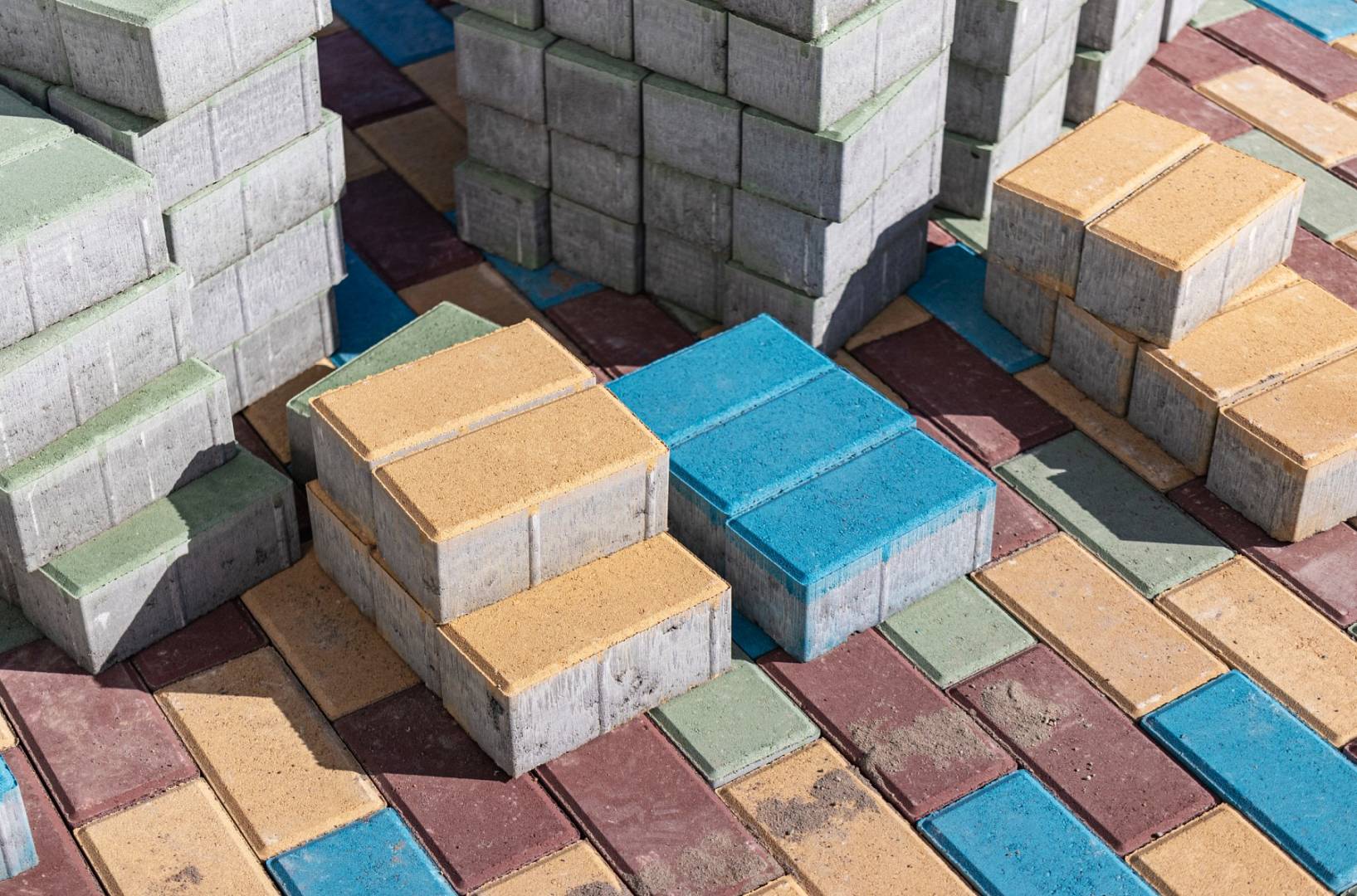 Skład kostki w Sosnowcu – dlaczego warto go odwiedzić przed rozpoczęciem budowy?