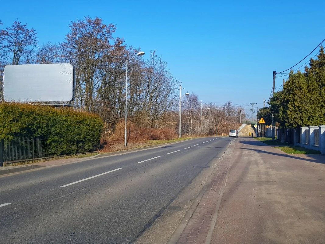 Nowy chodnik i przejście dla pieszych w Podlesiu. MZUiM rusza z pracami