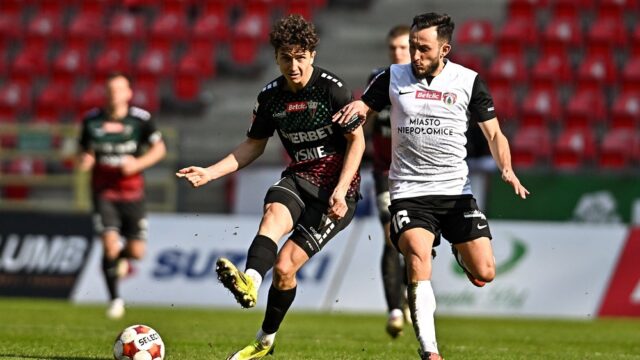 Czerwona kartka i porażka. GKS Tychy uległ Puszczy 1:2