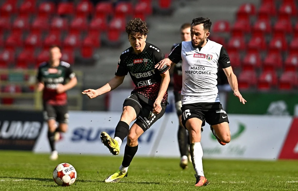 Czerwona kartka i porażka. GKS Tychy uległ Puszczy 1:2