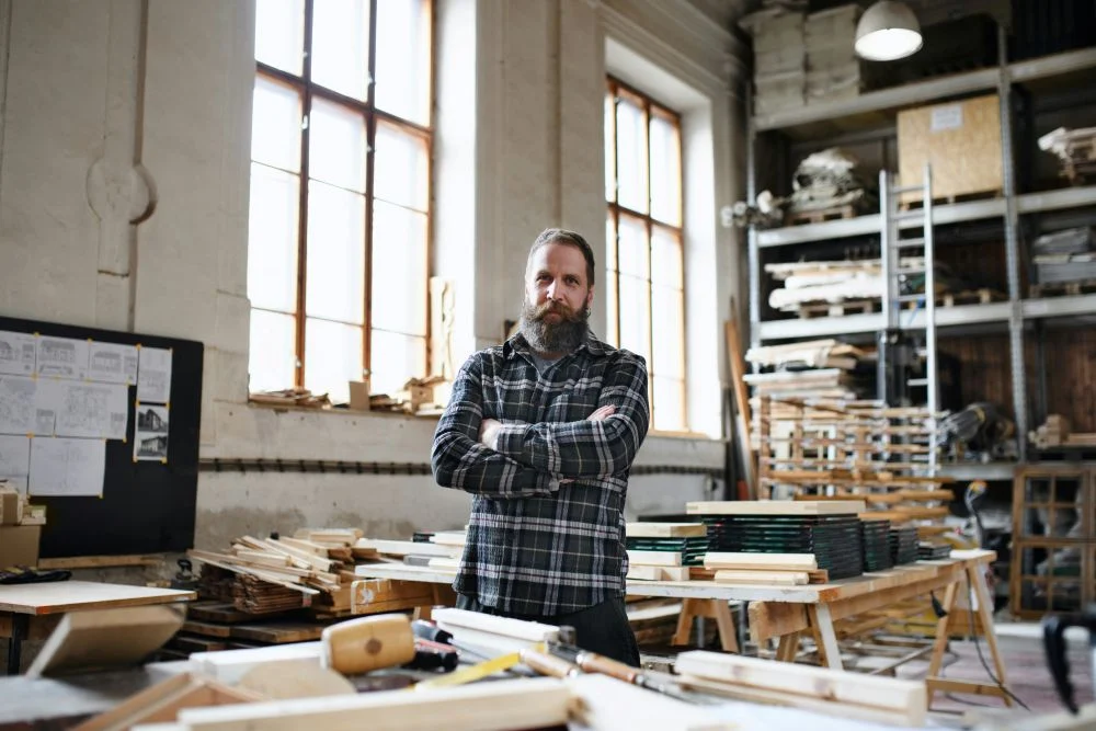 Od wikolu do PUR - Przegląd technologii klejenia dla nowoczesnych warsztatów stolarskich.