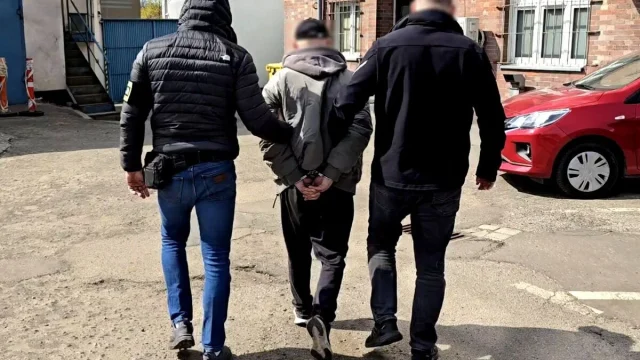 Miał ponad 3,5 promila i zaatakował ratowników. 33-latkowi grożą 3 lata więzienia