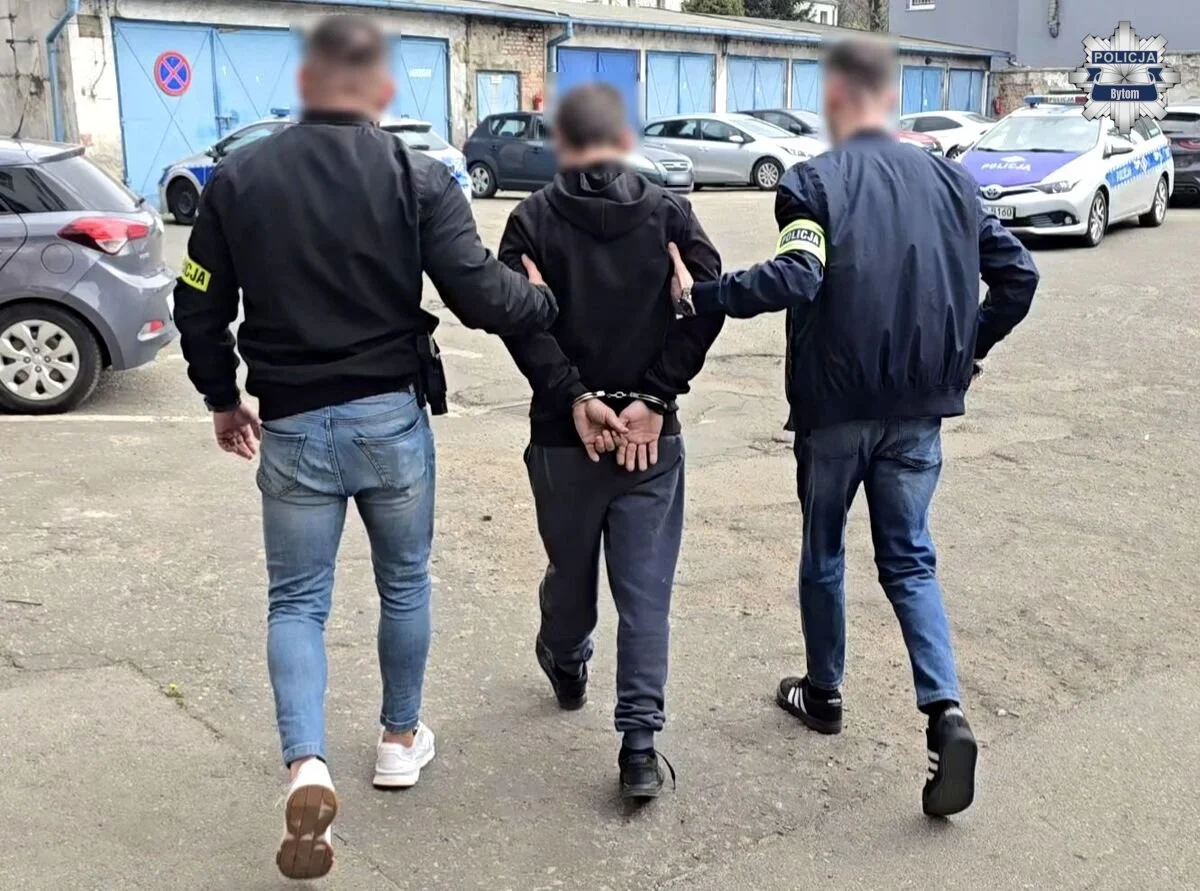 Kradzież w kościele w Bytomiu. Sprawca wyniósł skarbonę razem ze stołem / fot. KMP Bytom