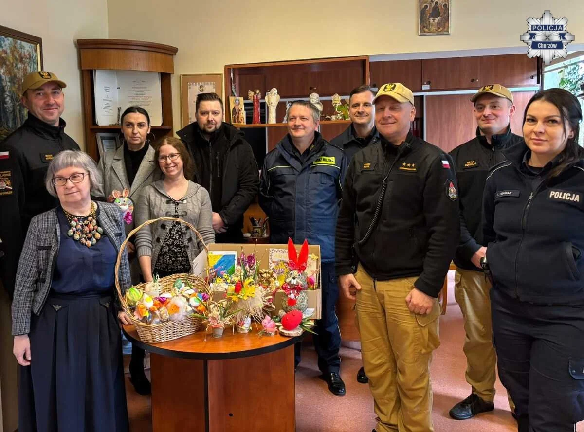 Chorzowskie służby z wielkanocnym wsparciem dla pacjentów szpitala i hospicjum / fot. KMP Chorzów