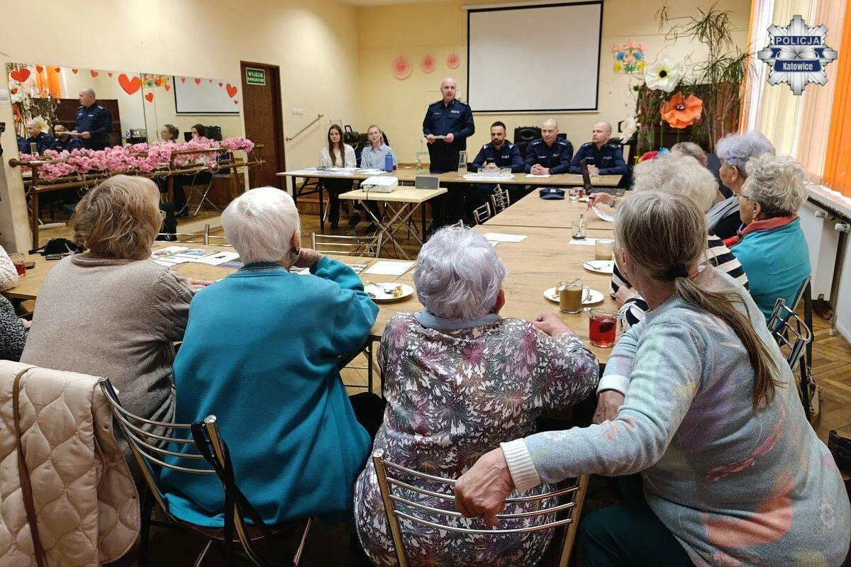 Debata z seniorami w Zawodziu. Bezpieczeństwo i świadomość zagrożeń w centrum uwagi