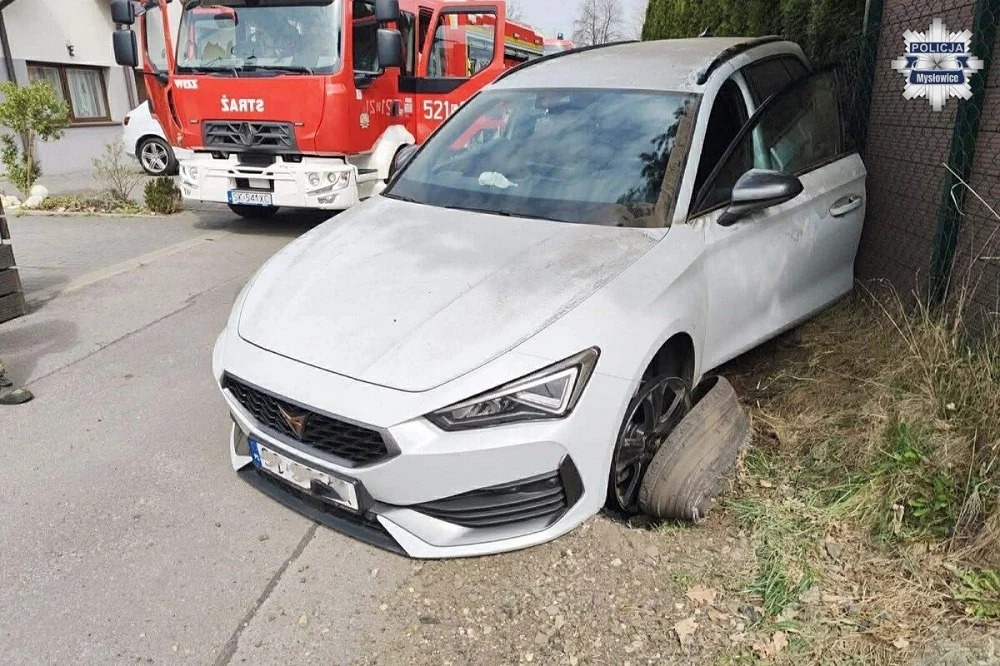 Mysłowice: kierowca stracił przytomność i uderzył cuprą w ogrodzenie