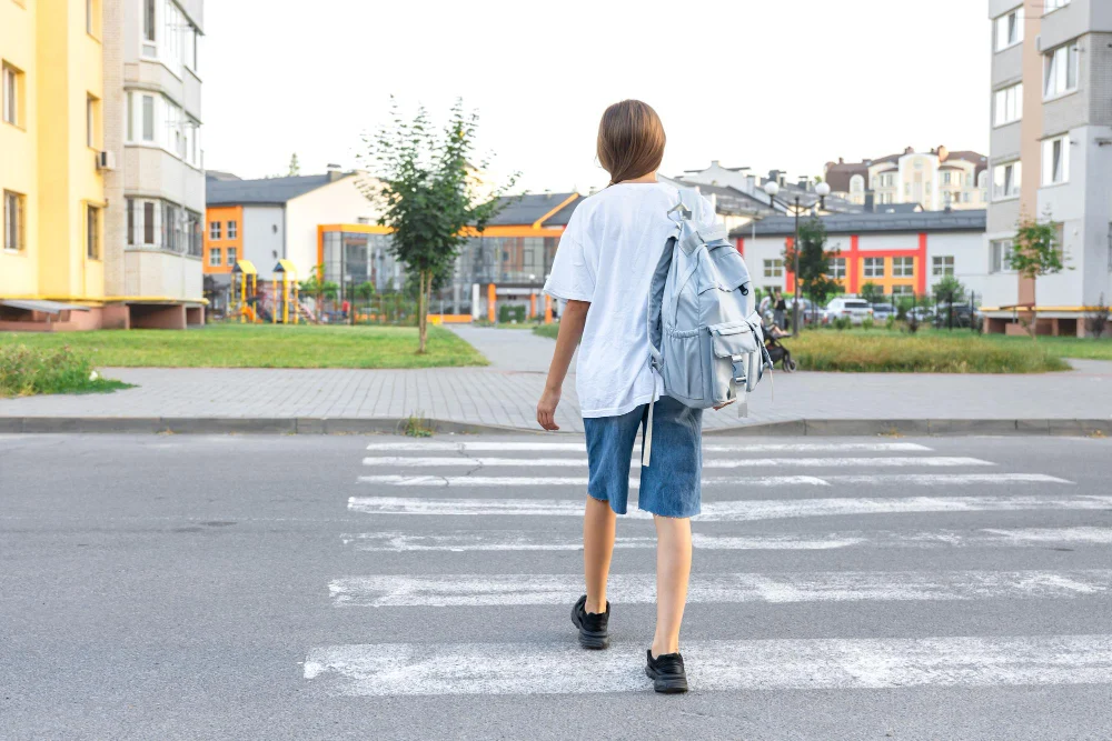 Bezpieczeństwo na przejściach dla pieszych – obowiązujące przepisy i zasady odpowiedzialnego zachowania