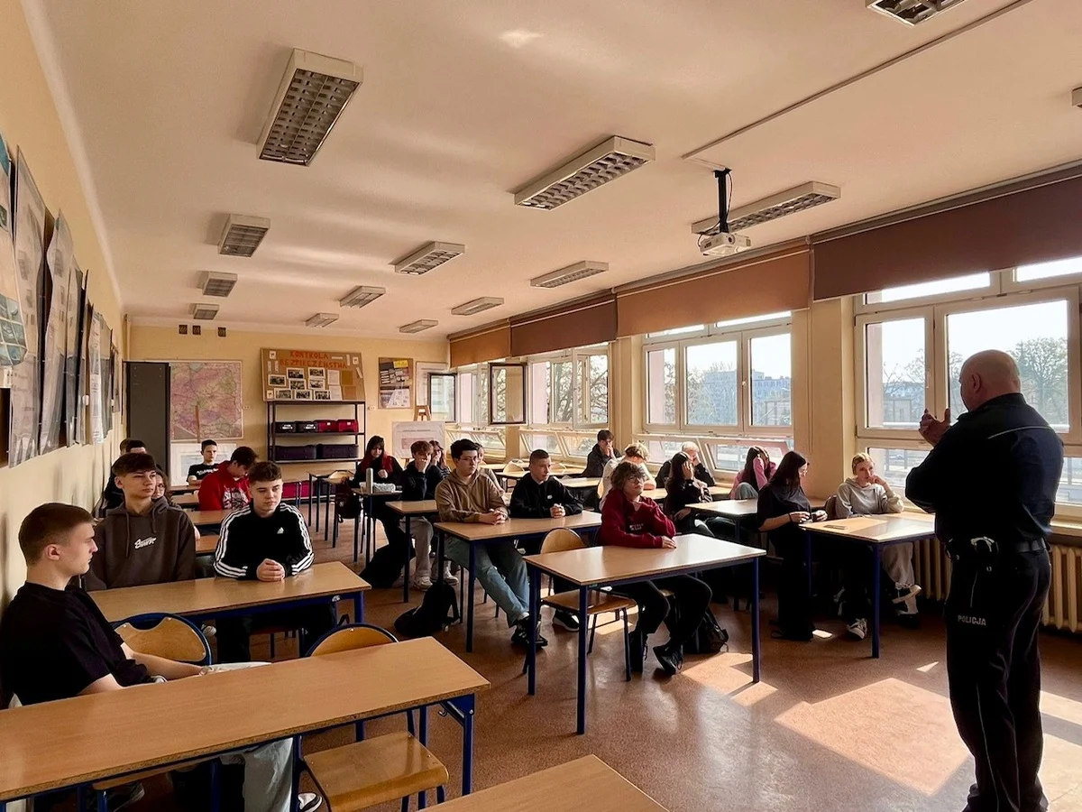 Uczniowie „Kolejówki” usłyszeli ważne ostrzeżenie. Chodzi o alkohol i prawo