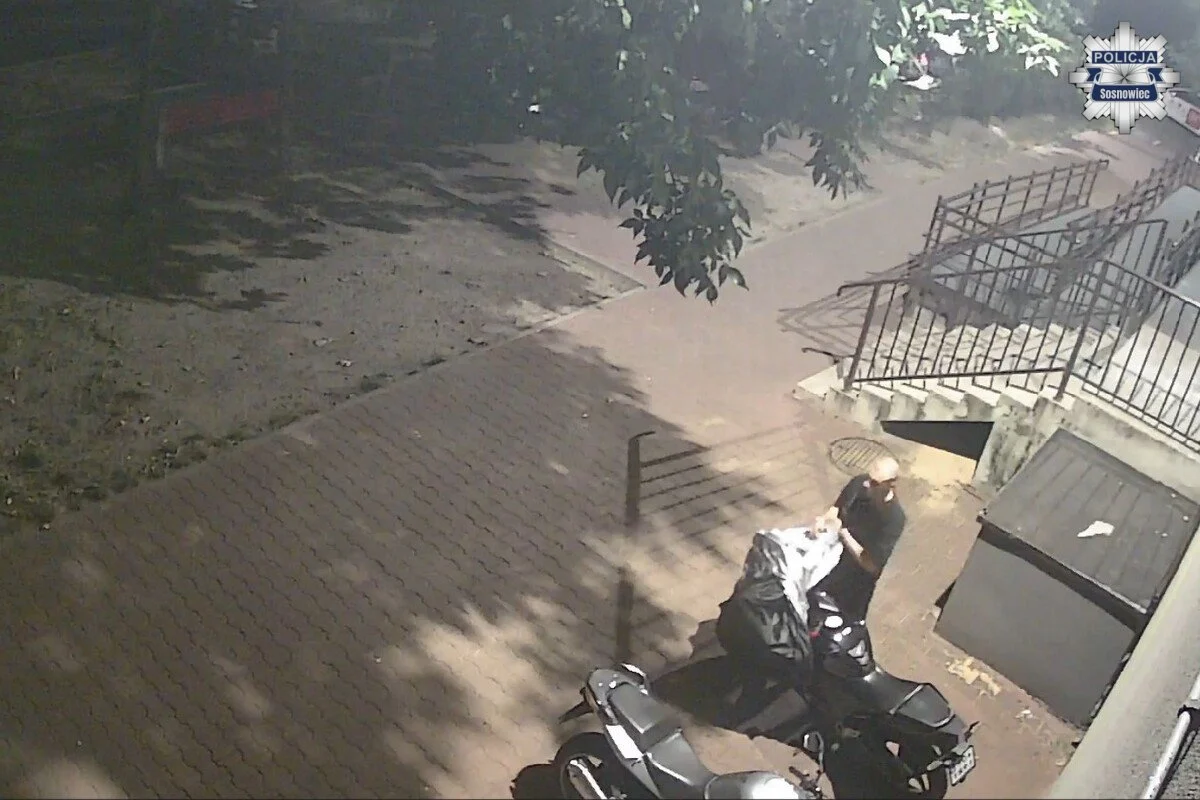 Usiłowanie kradzieży motocykla w Sosnowcu. Policjanci opublikowali wizerunek sprawcy. Rozpoznajesz?