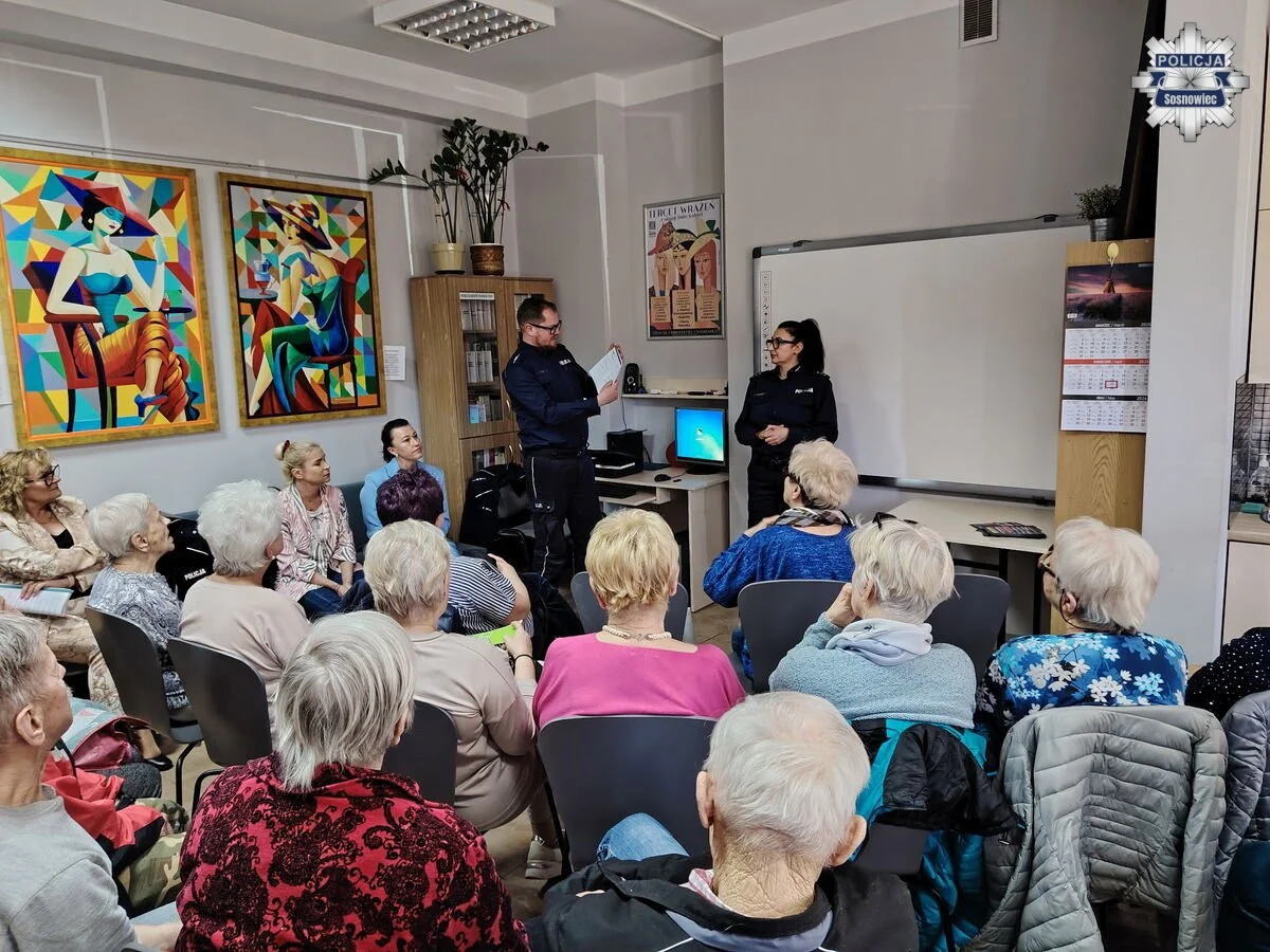 Policjanci ostrzegali seniorów w Sosnowcu. Tak działają oszuści „na wnuczka”