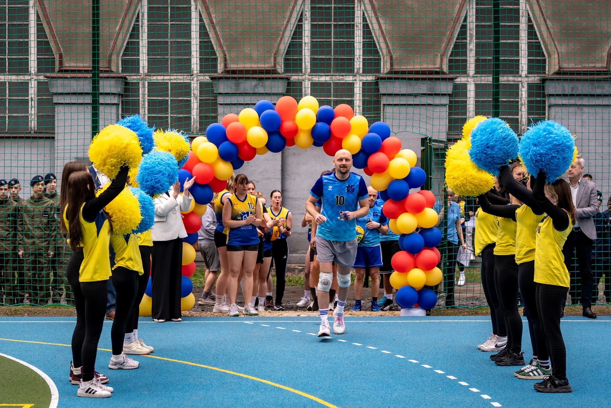 Zabrzanie zagłosowali, szkoła ma nowe boisko. Inwestycja przy Ekonomiku już otwarta