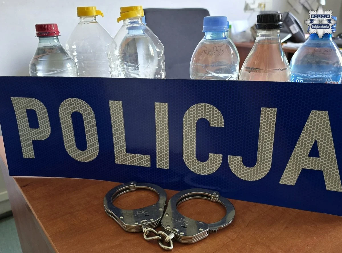 4 litry nielegalnego alkoholu w mieszkaniu w Świętochłowicach. Sprawa trafi do sądu