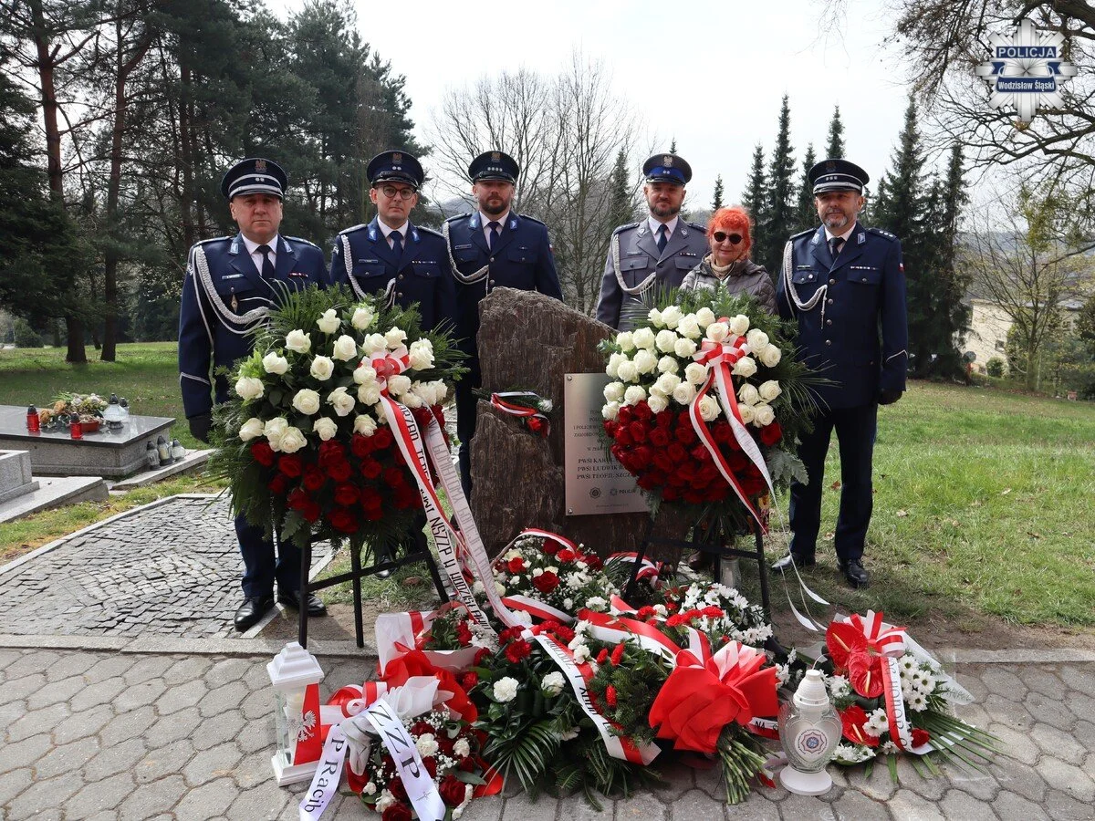 Marklowice uczciły ofiary Katynia. Odsłonięto tablicę poświęconą śląskim policjantom