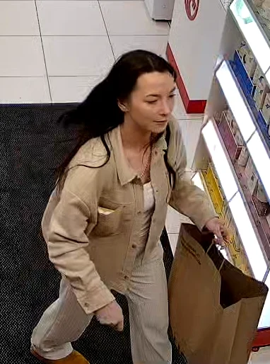 Kradzież w Zabrzu. Policja publikuje wizerunek osób ze zdjęć / fot. KMP Zabrze