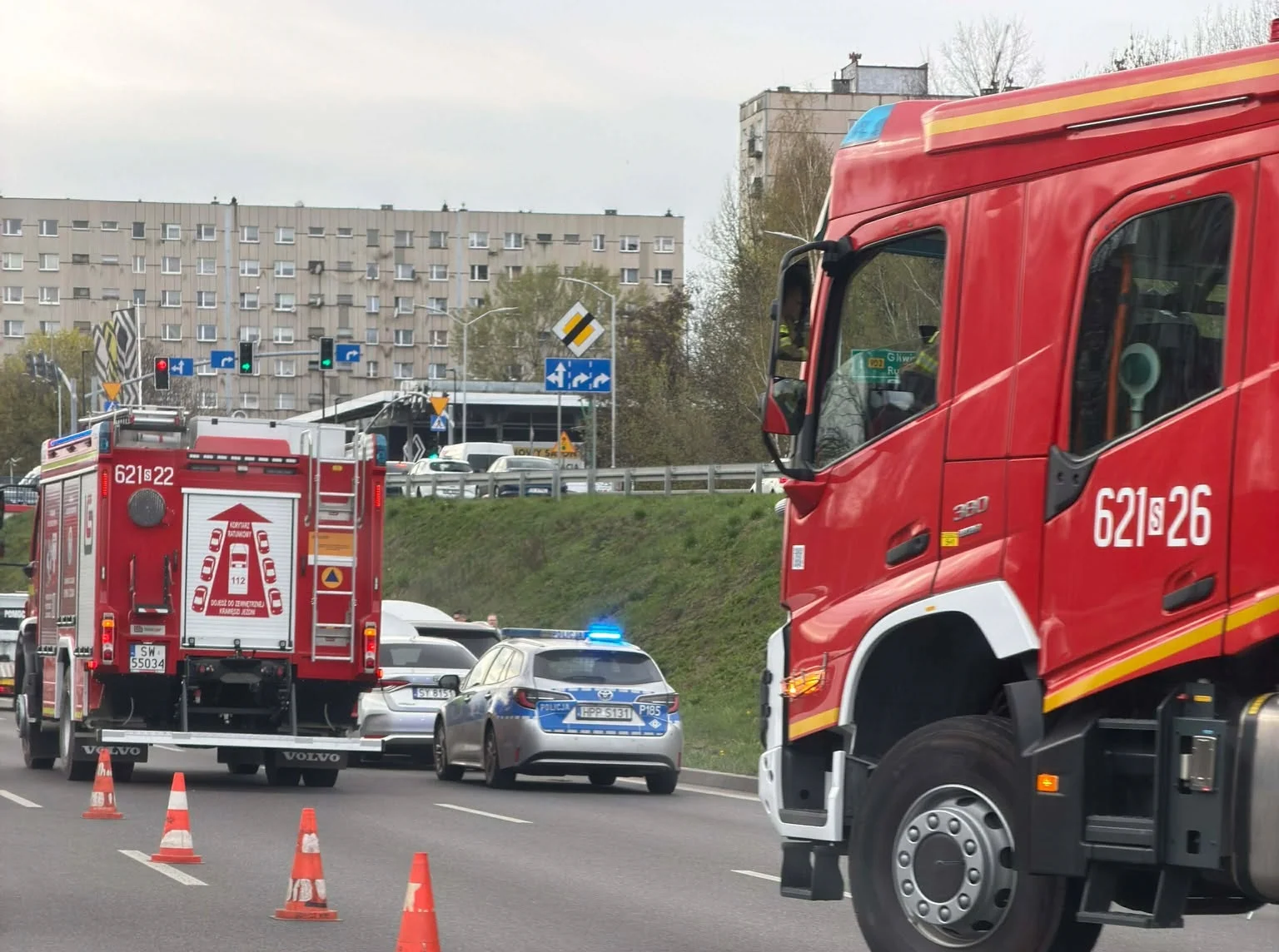 DTŚ: Zderzenie 3 aut w Świętochłowicach, jedna osoba trafiła do szpitala