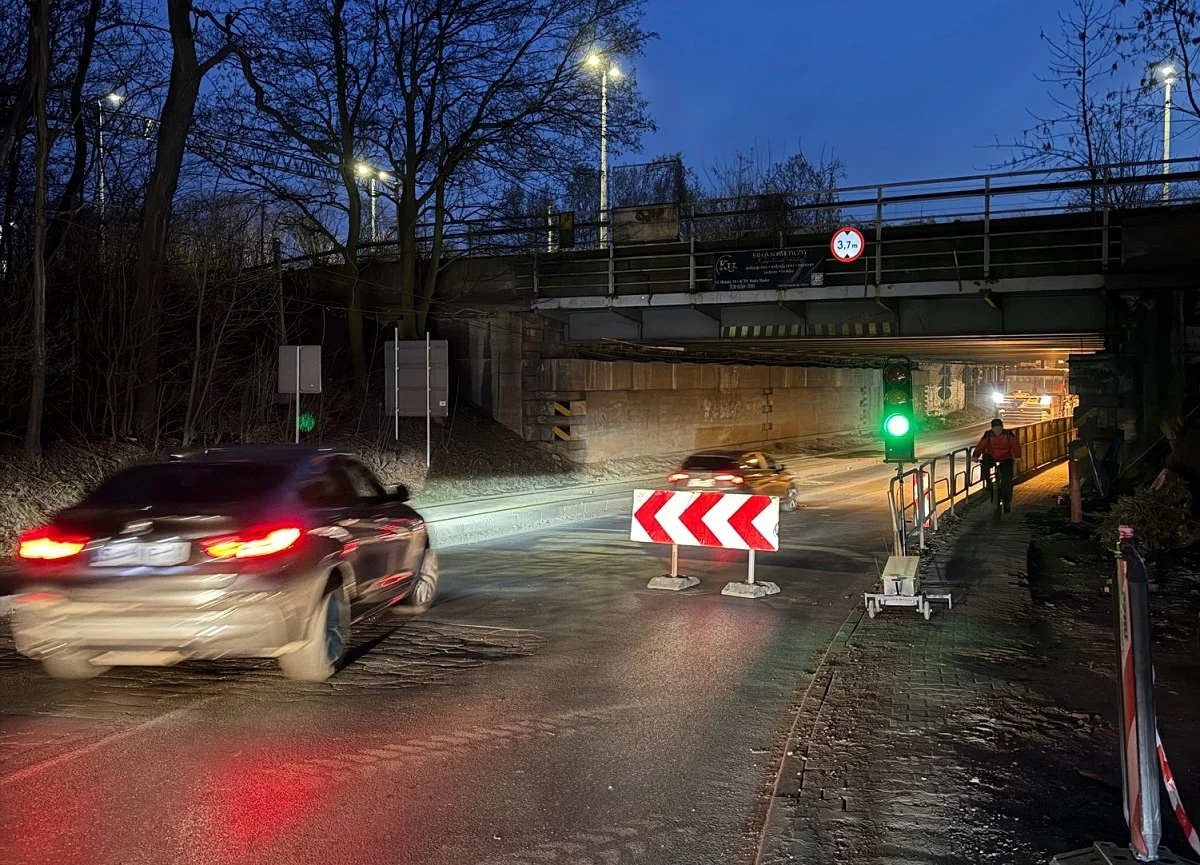 Ruch wahadłowy pod wiaduktem w Chebziu od 7 kwietnia. Utrudnień na ul. Dworcowej w Rudzie Śląskiej ciąg dalszy