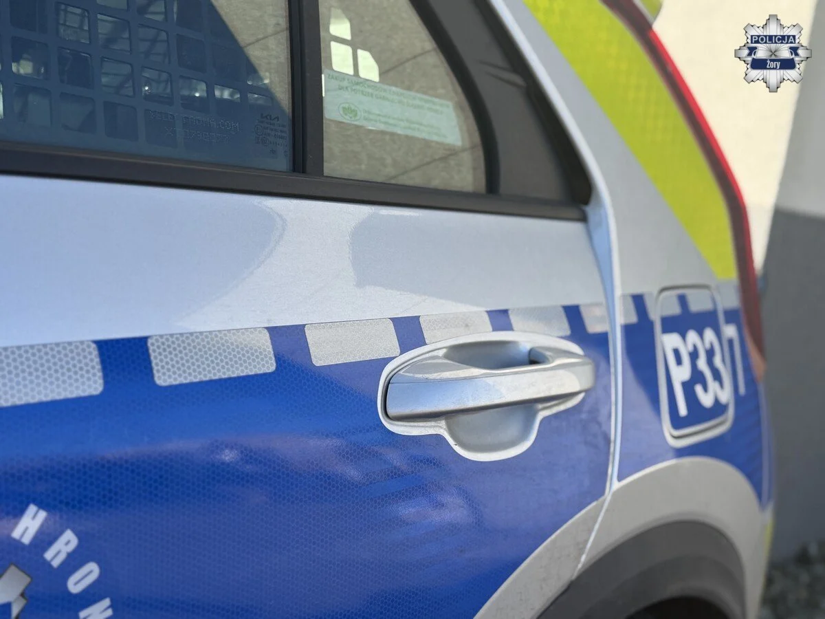 Nerwowe zachowanie zdradziło 30-latka w Żorach. Był poszukiwany i miał narkotyki