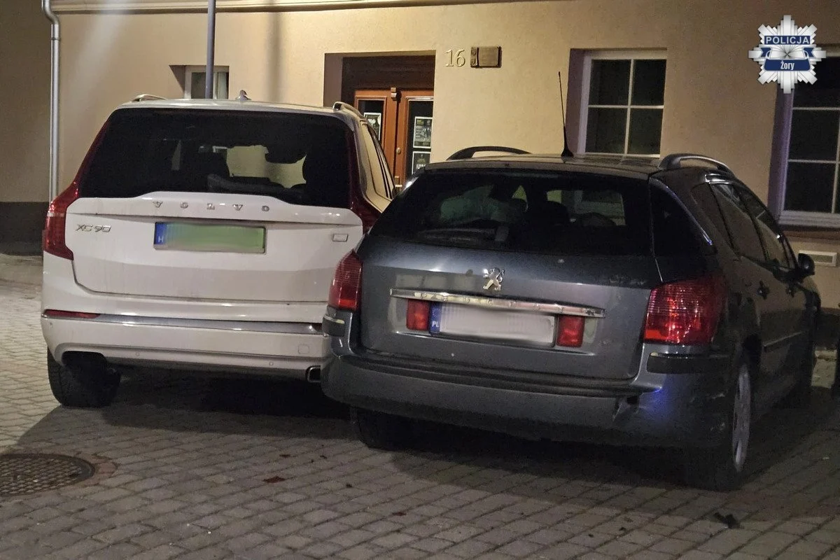 Nietrzeźwa kierująca taksówką uszkodziła kilka aut w Żorach. Miała ponad 2 promile