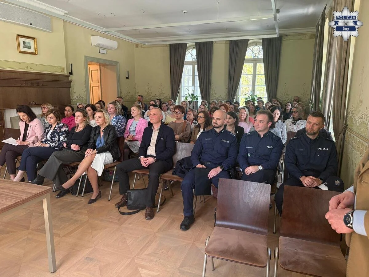 Szkoły, policja i sąd przy jednym stole. W Żorach rozmawiano o problemach młodzieży