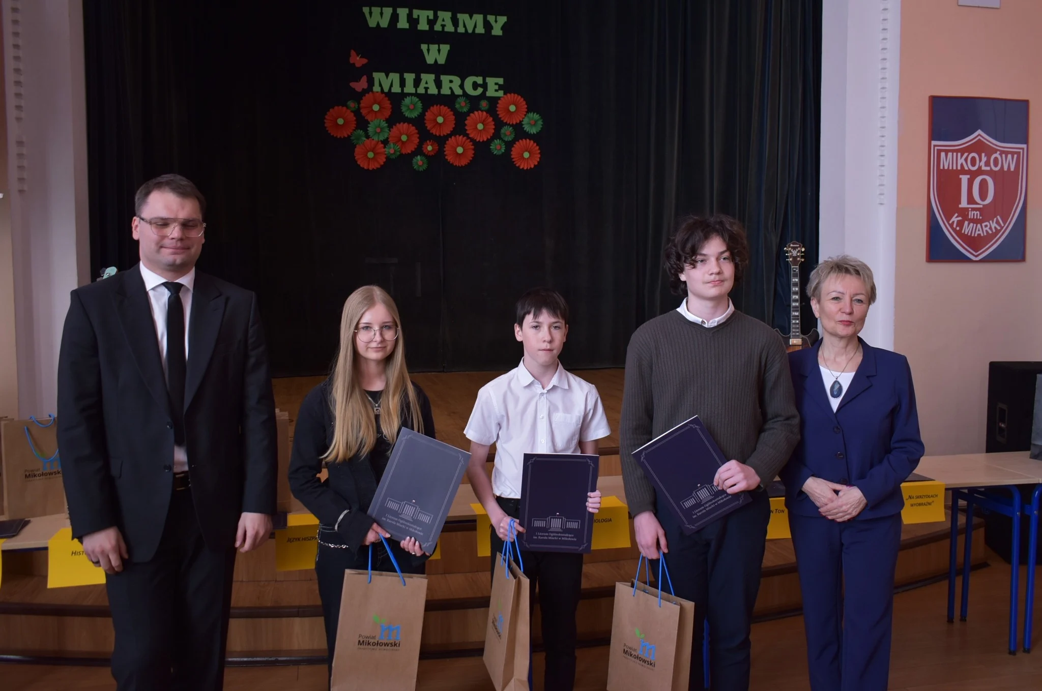 Mikołów nagrodził najzdolniejszych uczniów. Laureaci odebrali dyplomy i wyróżnienia / fot. Aktualności Powiatu Mikołowskiego