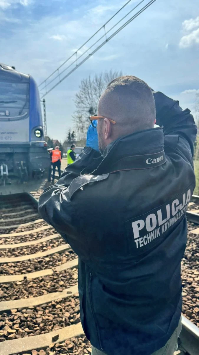 Tragedia na torach w Gliwicach. Pociąg potrącił 63-latka. Na miejscu lądował śmigłowiec LPR / fot. Policja Gliwice FB