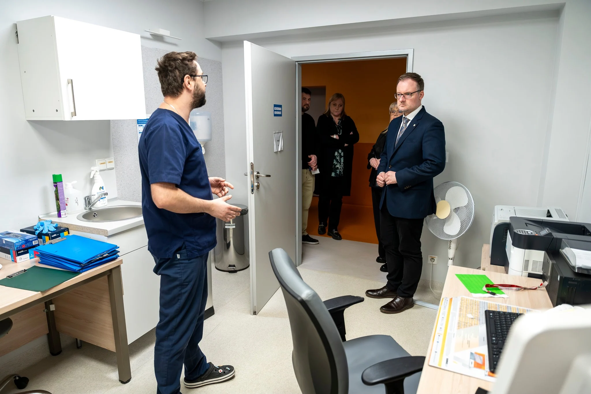 Opiekun pacjenta na SOR-ze w Zabrzu. Szpital zapowiada nowe rozwiązania / fot. Kamil Żbikowski FB