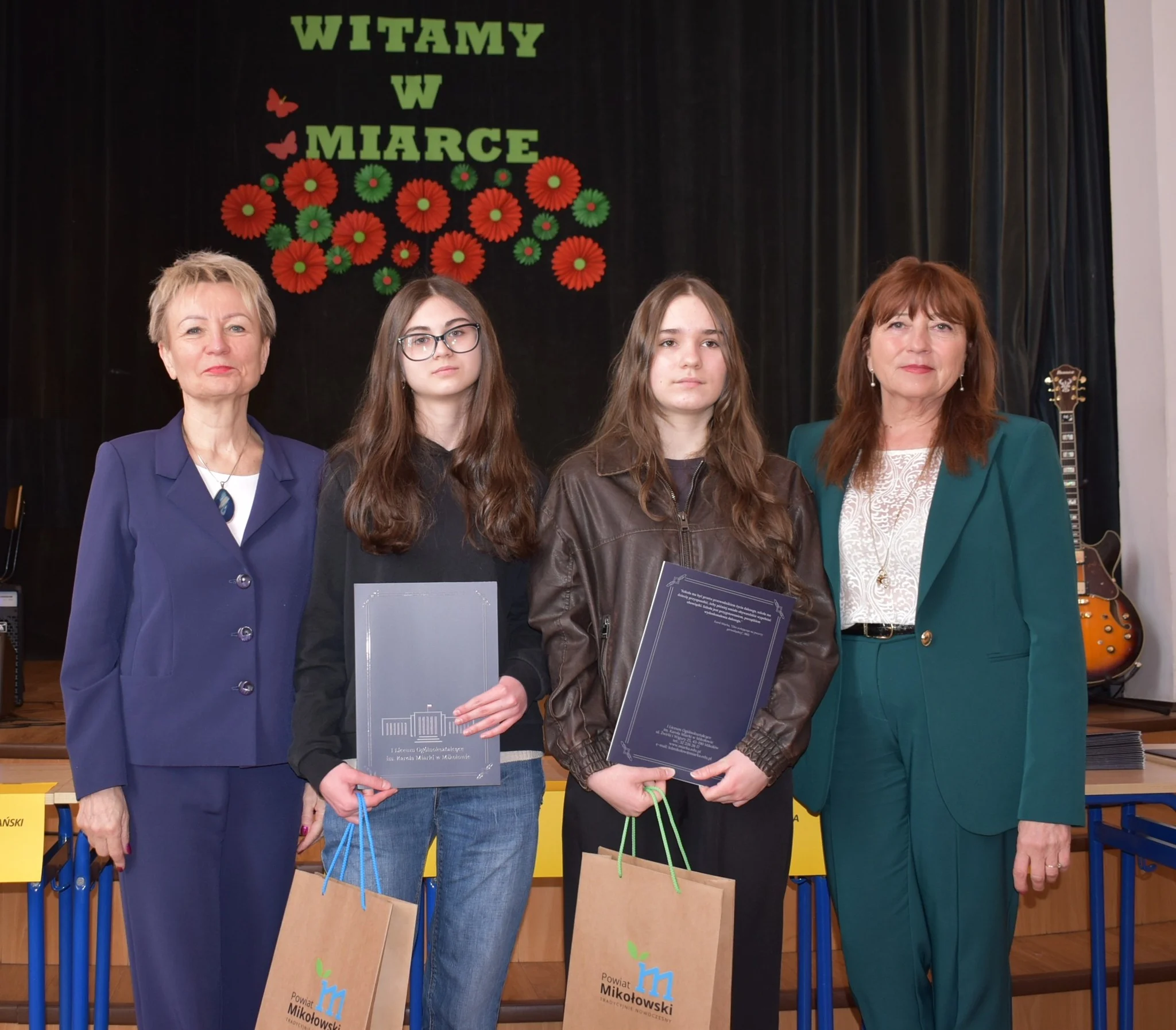 Mikołów nagrodził najzdolniejszych uczniów. Laureaci odebrali dyplomy i wyróżnienia / fot. Aktualności Powiatu Mikołowskiego