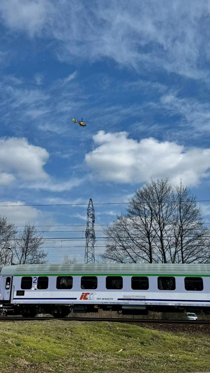 Tragedia na torach w Gliwicach. Pociąg potrącił 63-latka. Na miejscu lądował śmigłowiec LPR / fot. Policja Gliwice FB