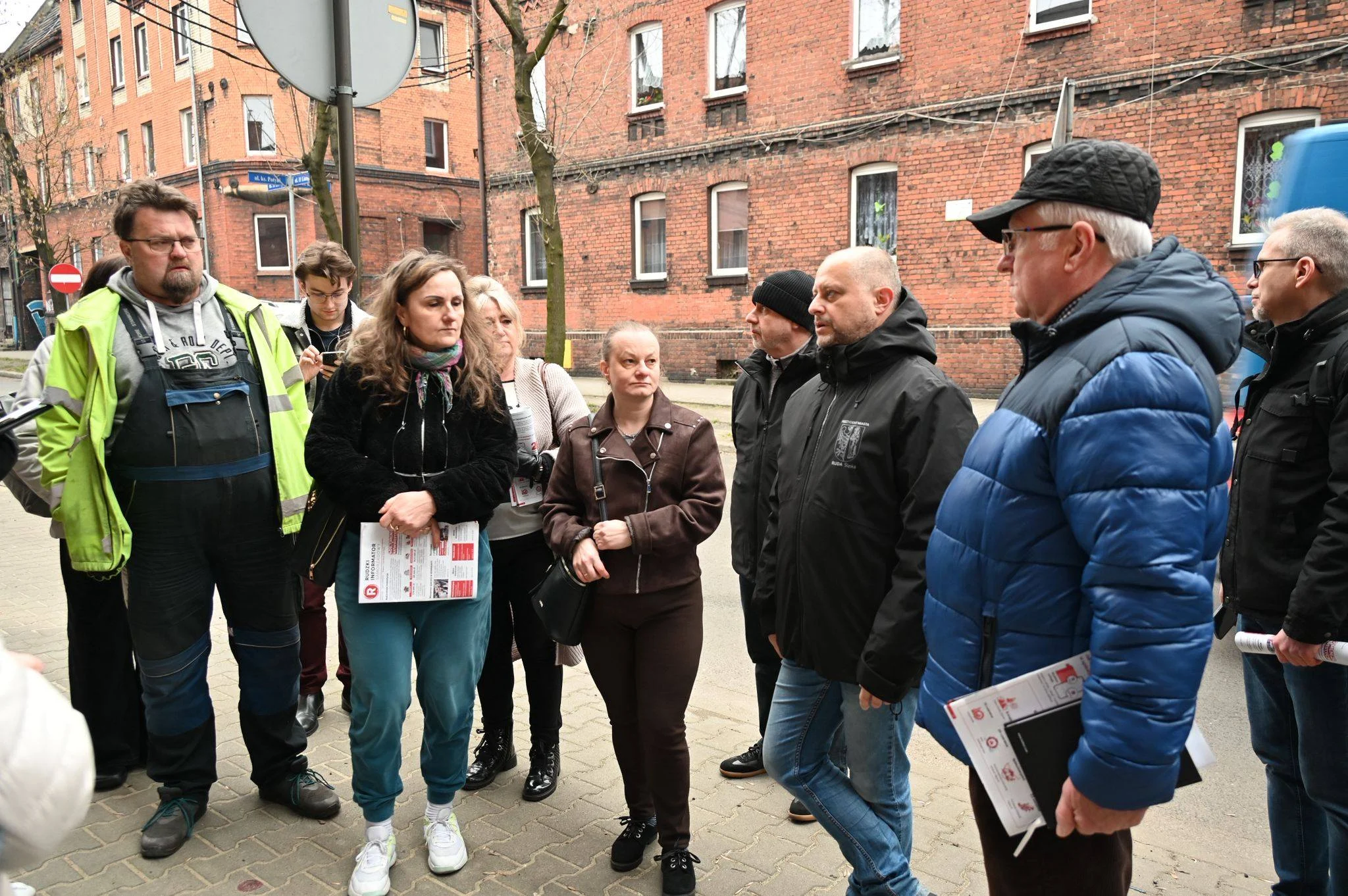 Michał Pierończyk rozpoczął wiosenne spacery z mieszkańcami. Co zgłosili mieszkańcy Bykowiny?