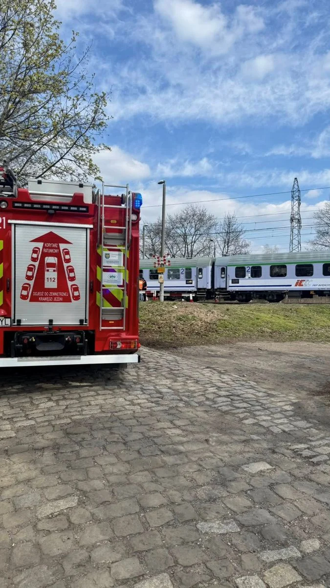 Tragedia na torach w Gliwicach. Pociąg potrącił 63-latka. Na miejscu lądował śmigłowiec LPR / fot. Policja Gliwice FB