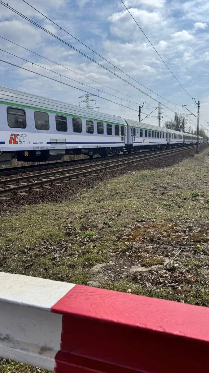 Tragedia na torach w Gliwicach. Pociąg potrącił 63-latka. Na miejscu lądował śmigłowiec LPR / fot. Policja Gliwice FB