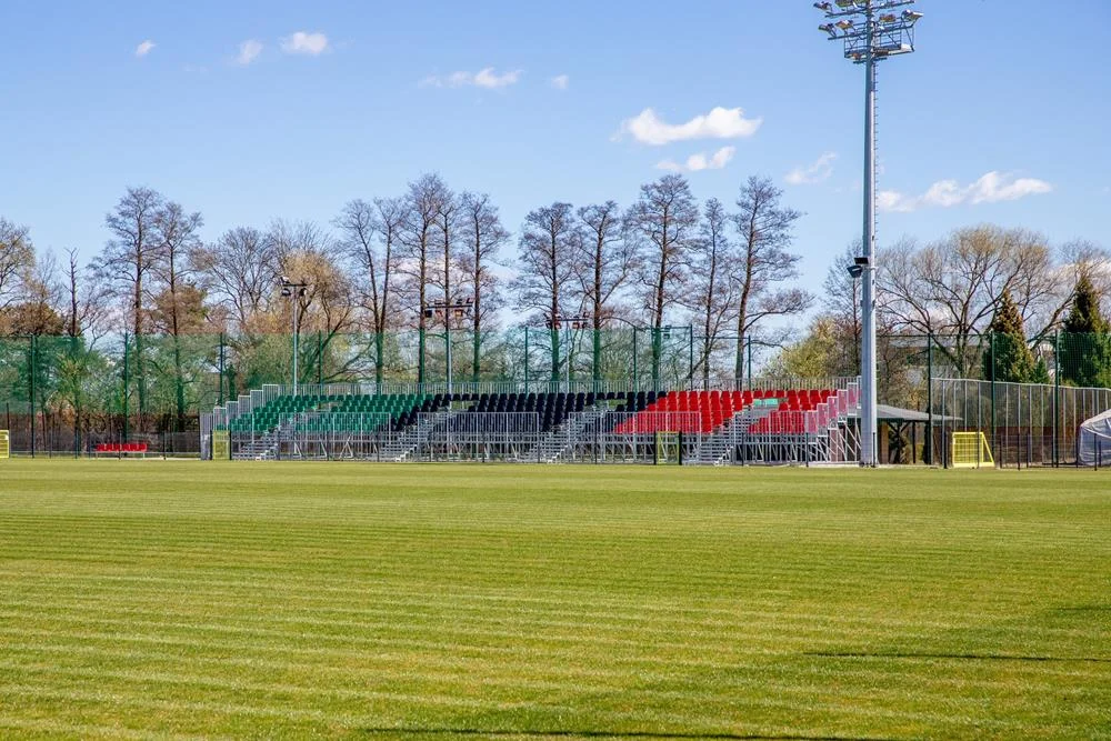 Boisko przy ul. Edukacji coraz bliżej otwarcia. Trwają ostatnie prace