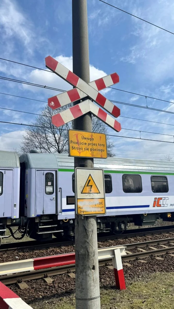 Tragedia na torach w Gliwicach. Pociąg potrącił 63-latka. Na miejscu lądował śmigłowiec LPR / fot. Policja Gliwice FB