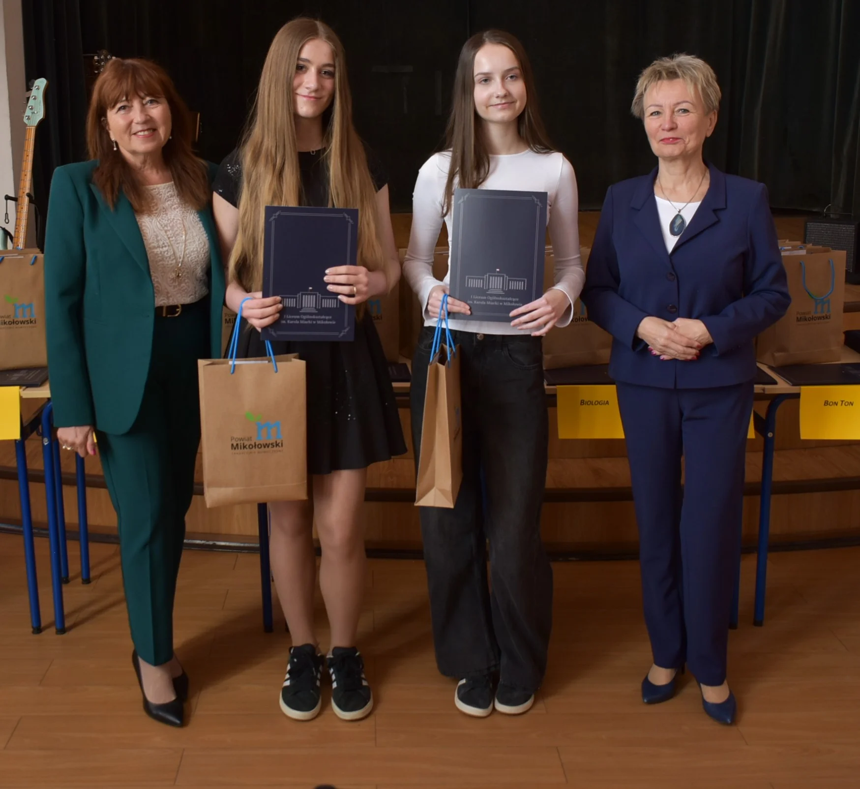 Mikołów nagrodził najzdolniejszych uczniów. Laureaci odebrali dyplomy i wyróżnienia / fot. Aktualności Powiatu Mikołowskiego