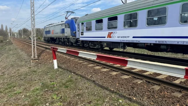 Tragedia na torach w Gliwicach. Pociąg potrącił 63-latka. Na miejscu lądował śmigłowiec LPR