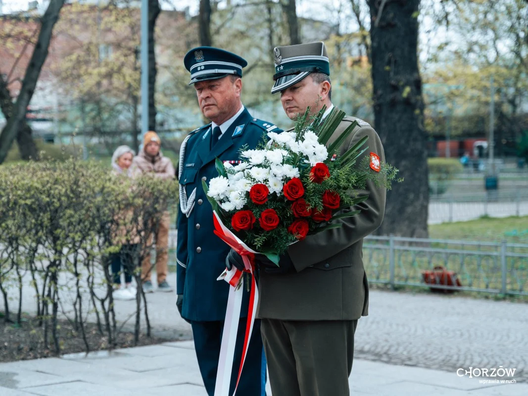 Chorzów upamiętnił Ofiary Zbrodni Katyńskiej. Złożono kwiaty w Parku Hutniczym / fot. UM Chorzów FB