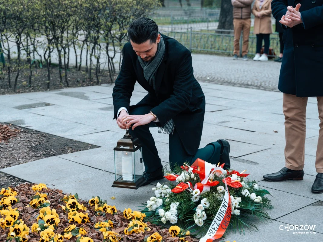 Chorzów upamiętnił Ofiary Zbrodni Katyńskiej. Złożono kwiaty w Parku Hutniczym / fot. UM Chorzów FB