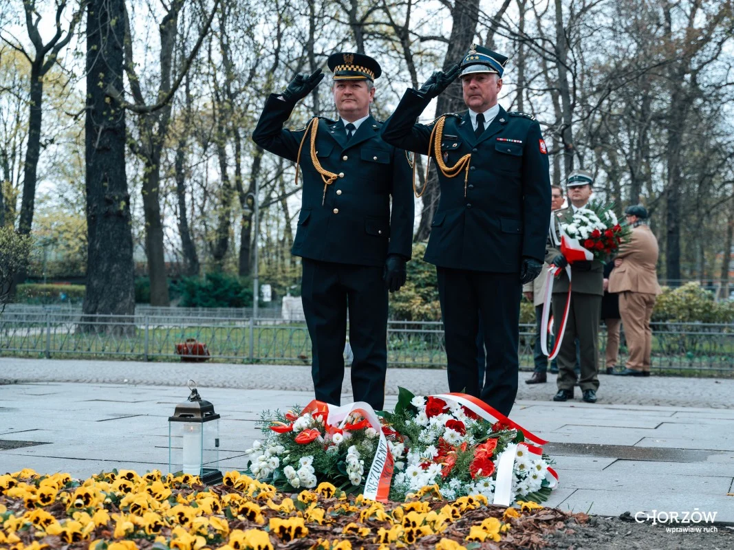Chorzów upamiętnił Ofiary Zbrodni Katyńskiej. Złożono kwiaty w Parku Hutniczym / fot. UM Chorzów FB