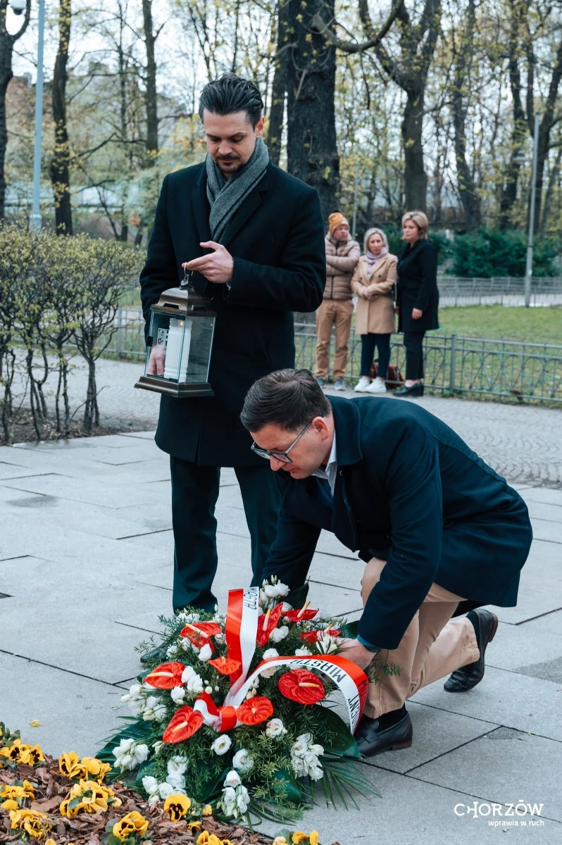 Chorzów upamiętnił Ofiary Zbrodni Katyńskiej. Złożono kwiaty w Parku Hutniczym / fot. UM Chorzów FB