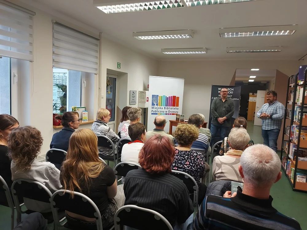 Wojciech Wolnicki odwiedził bibliotekę w Orzeszu. Za nim kolejne spotkanie autorskie