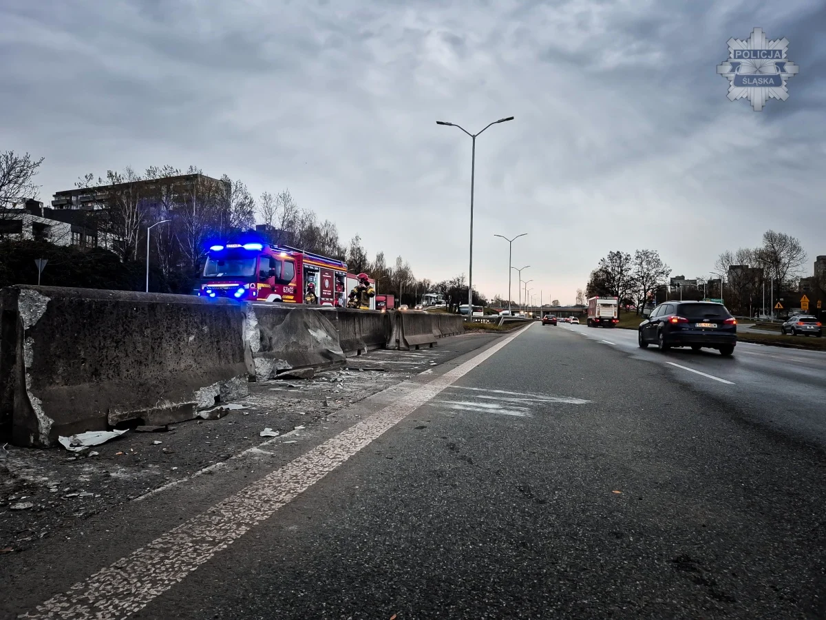Kolizja ciężarówki na DTŚ w Świętochłowicach / fot. Śląska Policja