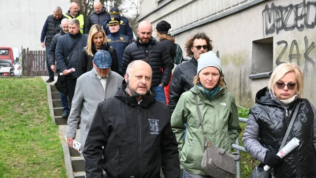 Michał Pierończyk spotkał się z mieszkańcami Wirku – remonty, śmietniki i decyzja ws. biblioteki