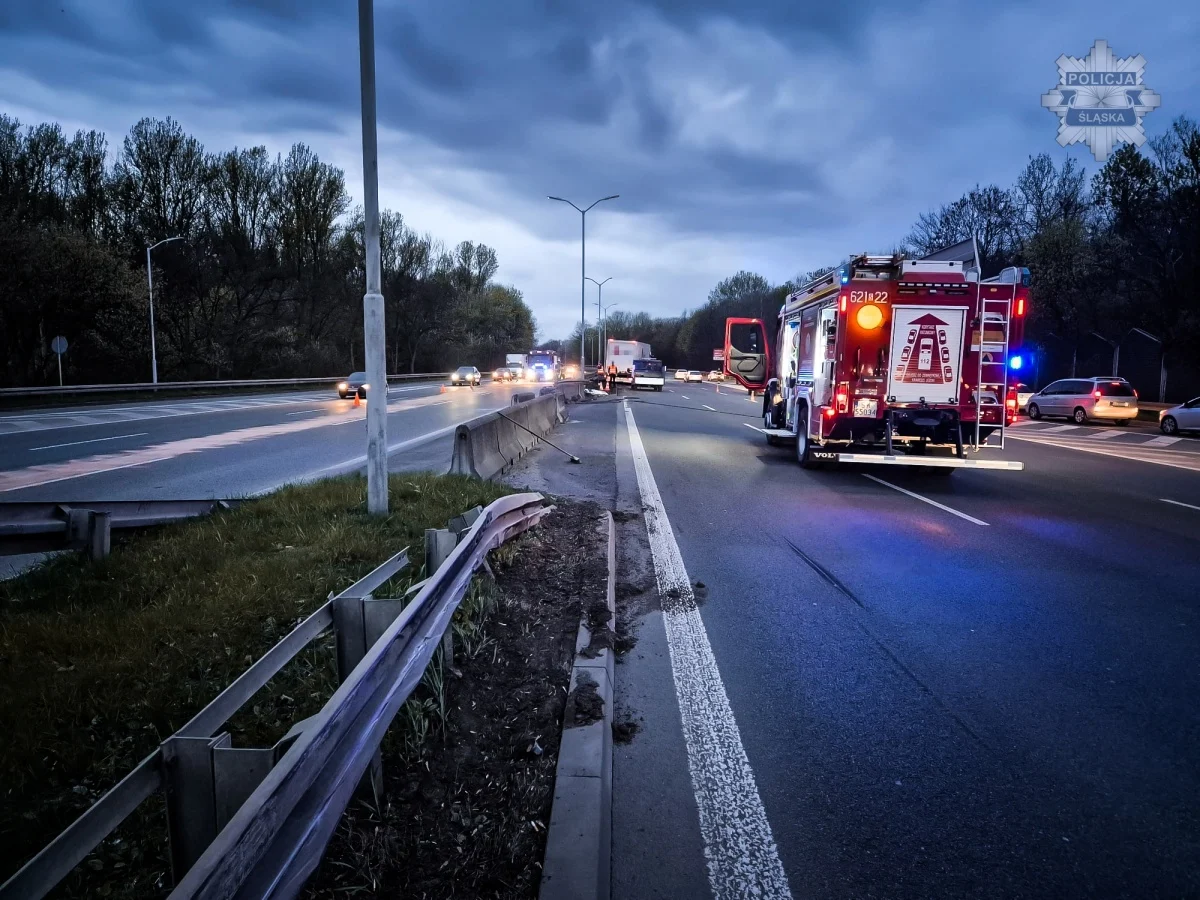 Kolizja ciężarówki na DTŚ w Świętochłowicach / fot. Śląska Policja